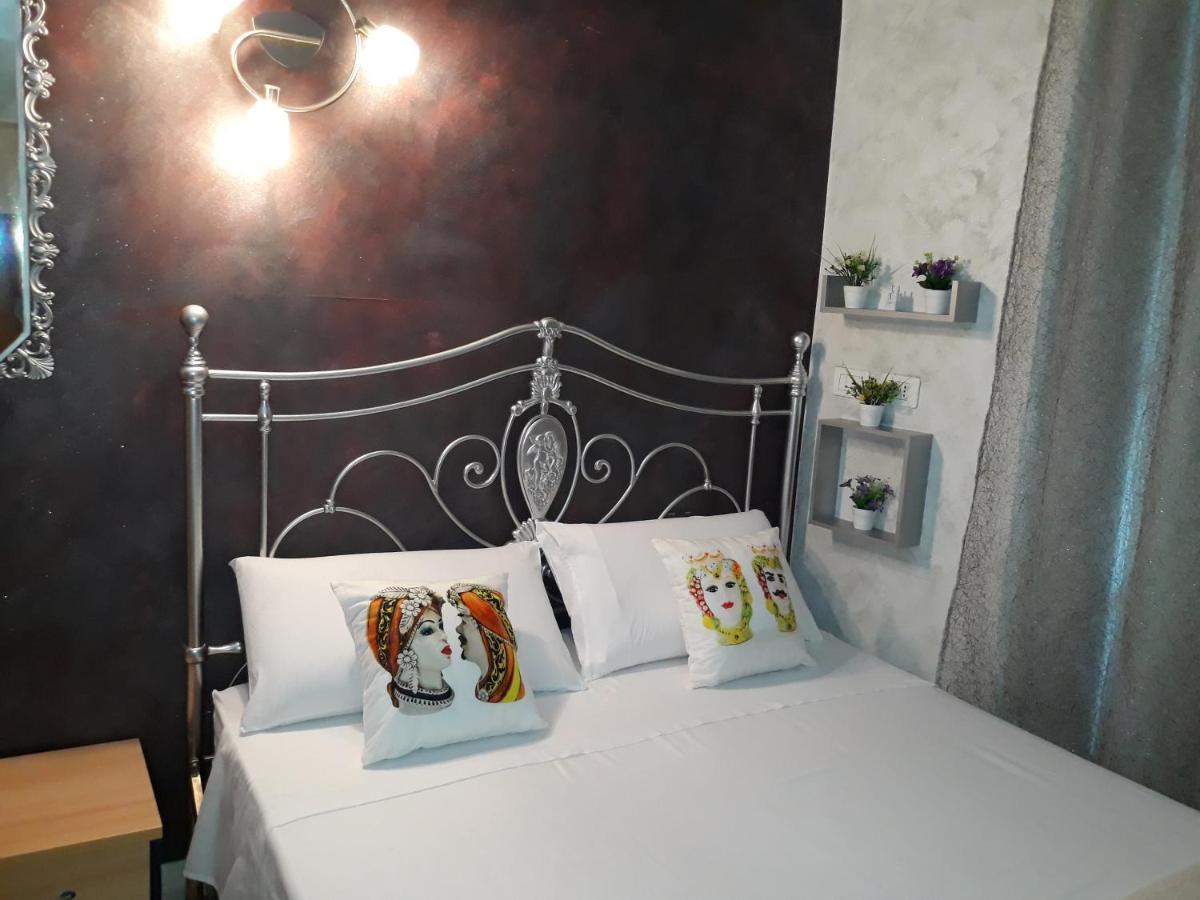 B&B Sotto Gli Archi Catania Bagian luar foto