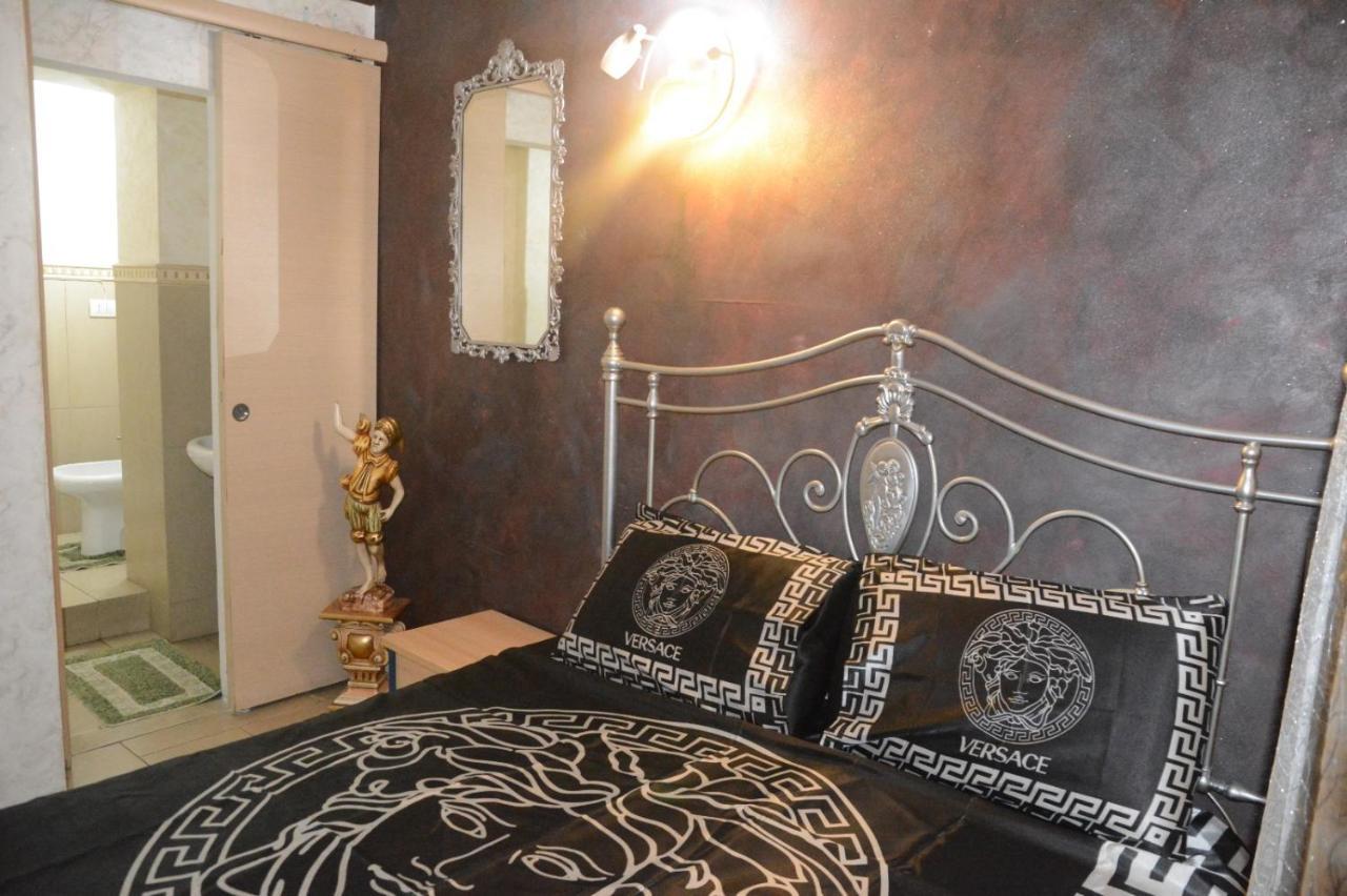 B&B Sotto Gli Archi Catania Bagian luar foto